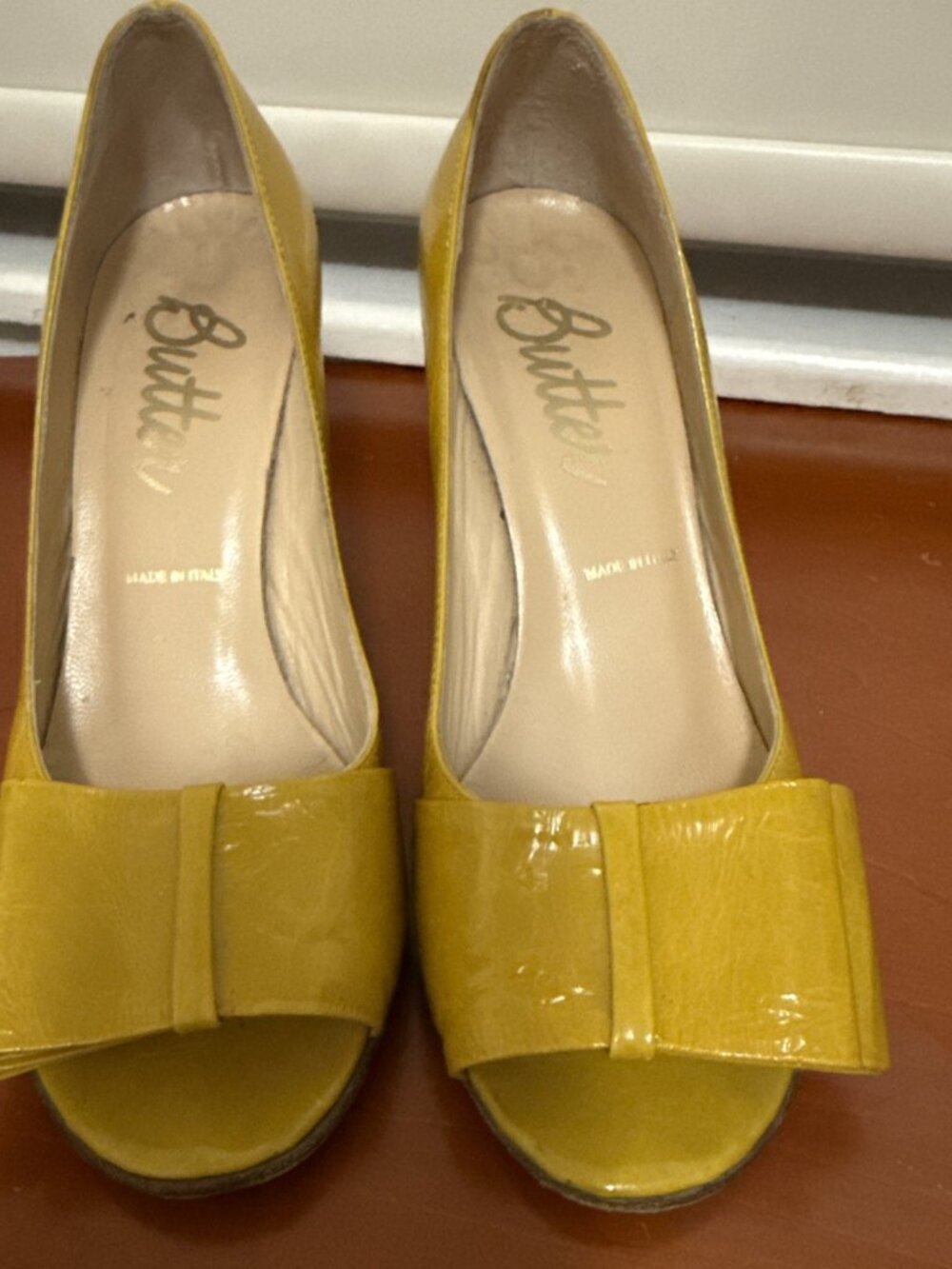 Butter Made in Italy soft leather goldenrod color Peep Toe wedge Pumps 6.5 M